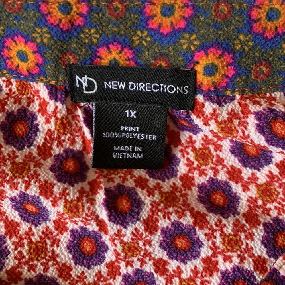 New Direction FIG & FLOWER 
Tie and Button Down Front Elastic wrist. 1X NWOT - Picture 5 of 5